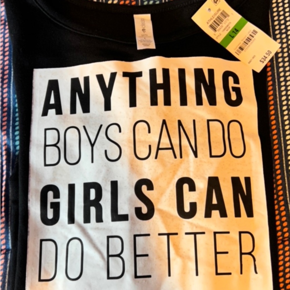 Ideology adds a classic essential to your active wardrobe with this great item